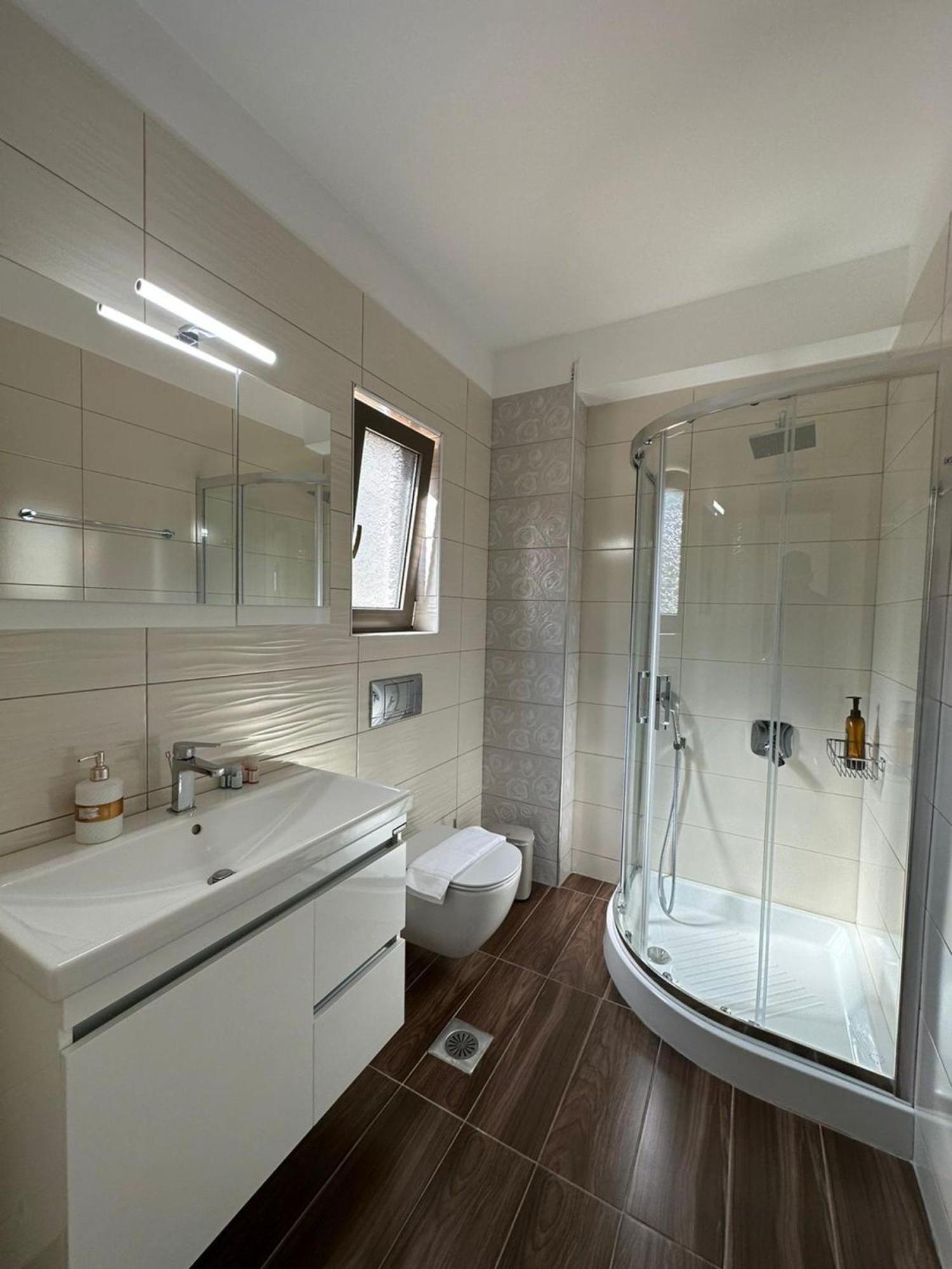 Elpida Luxury Apartament *